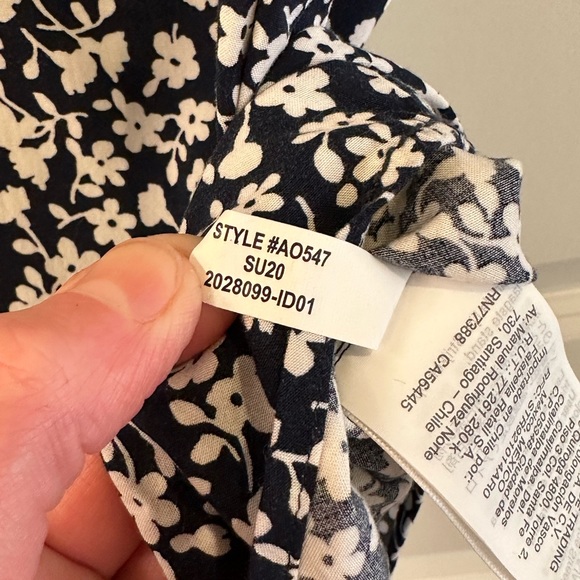 J. Crew Re-Imagined Women’s Ditsy Floral V-Neck Flutter Sleeve Top Size XS - Picture 14 of 14